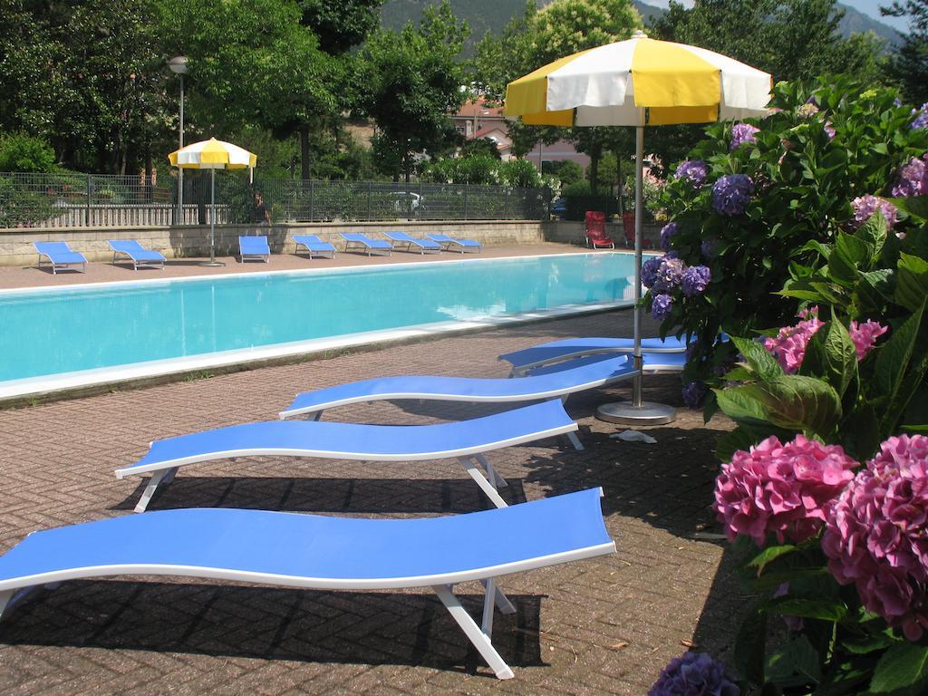 Hotel La Pineta Cogoleto Exterior photo
